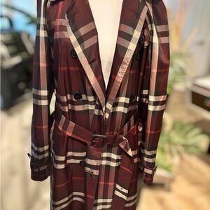 BURBERRY  Trench Coat in Burgundy and Cream